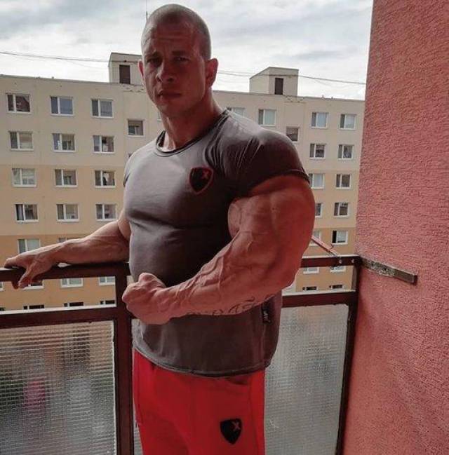 FB体育官方网站-斯洛伐克豪取三分，跻身淘汰赛行列