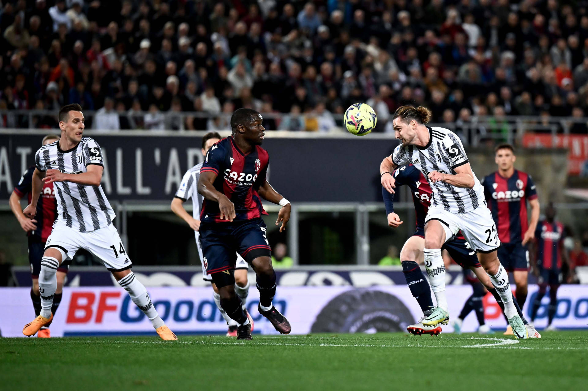 斯洛文尼亚队传控出色,成功晋级 斯洛文尼亚队传控出色,成功晋级