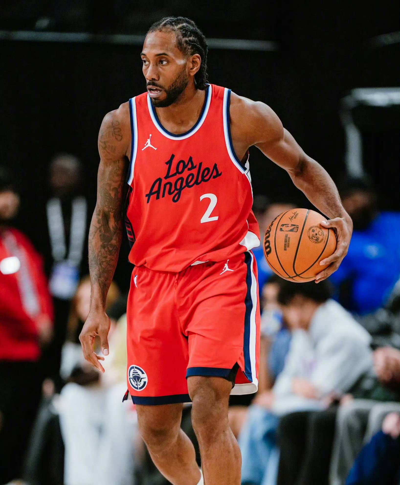 FB体育-快船队首发球员表现出色，为球队带来胜利