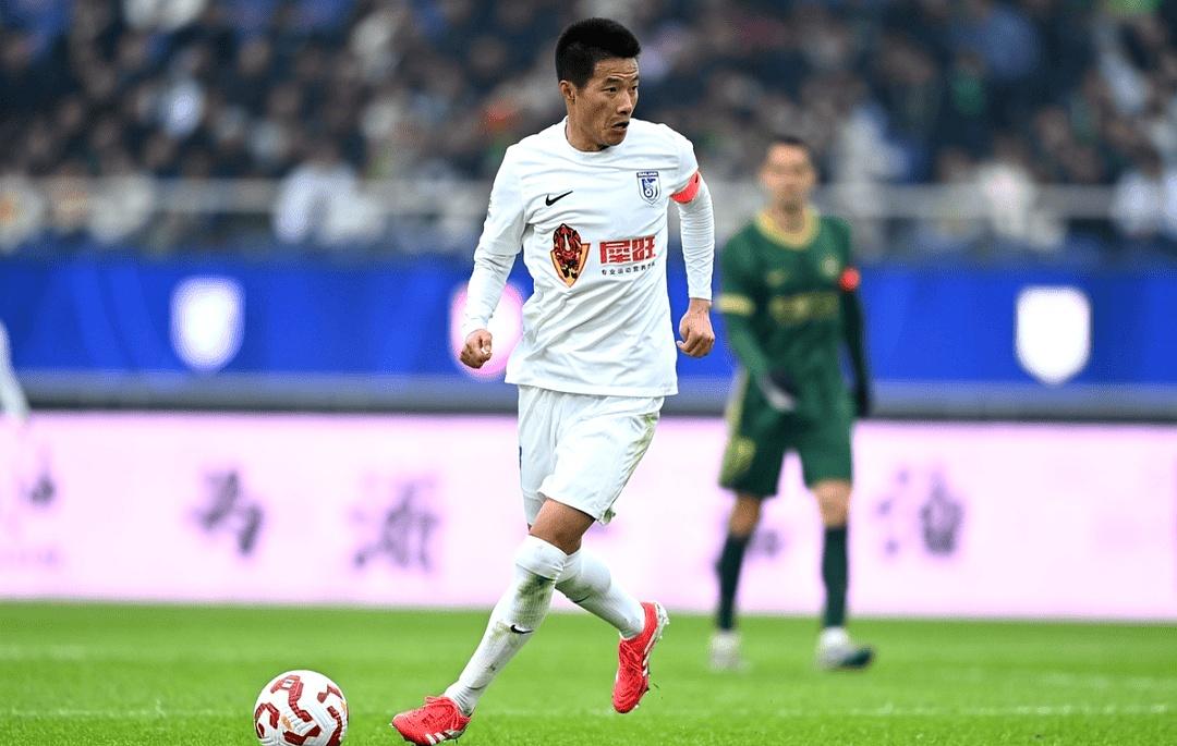 大连人队在比赛中表现出色,积分上升 大连人队在比赛中表现出色,积分上升