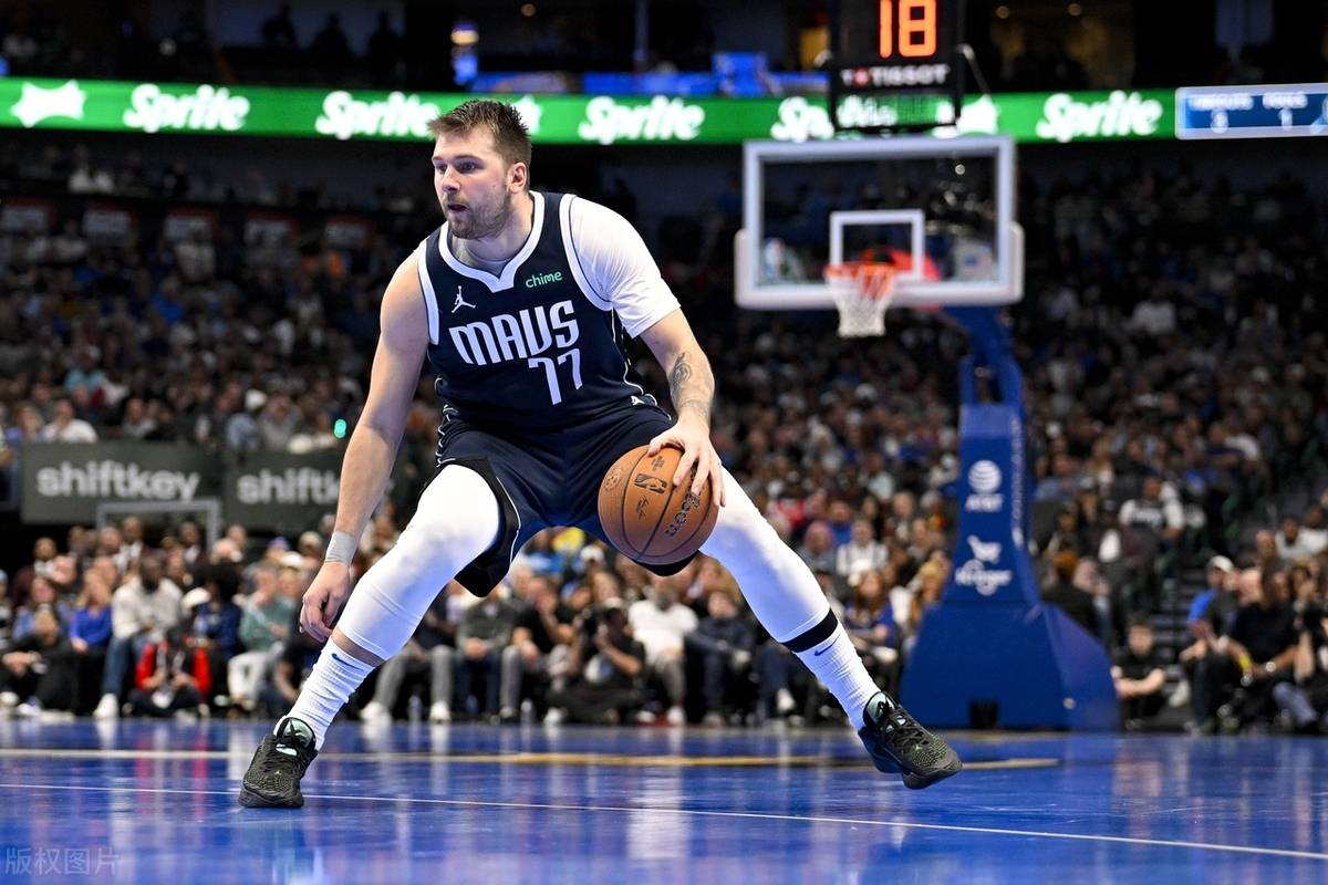 FB体育平台-日本篮球联盟新星崭露头角，引发球迷关注