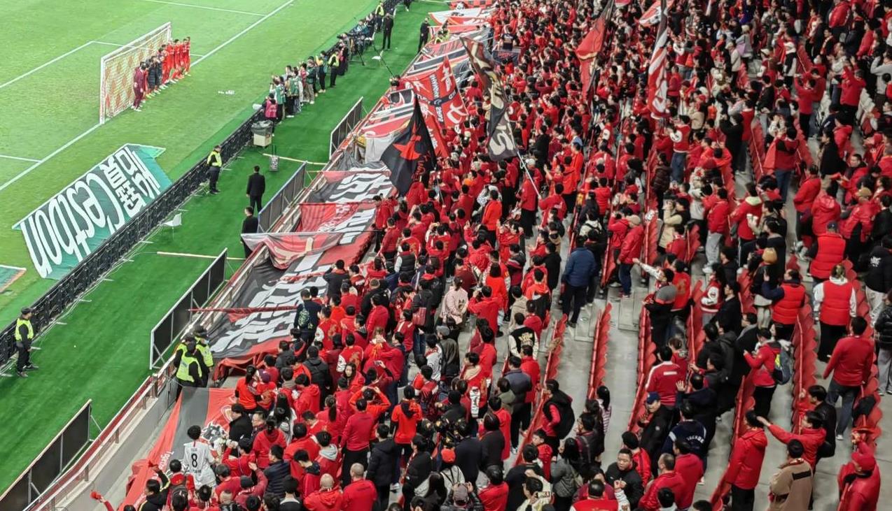 FB体育-上港对阵富力，必须全队团结争取胜利