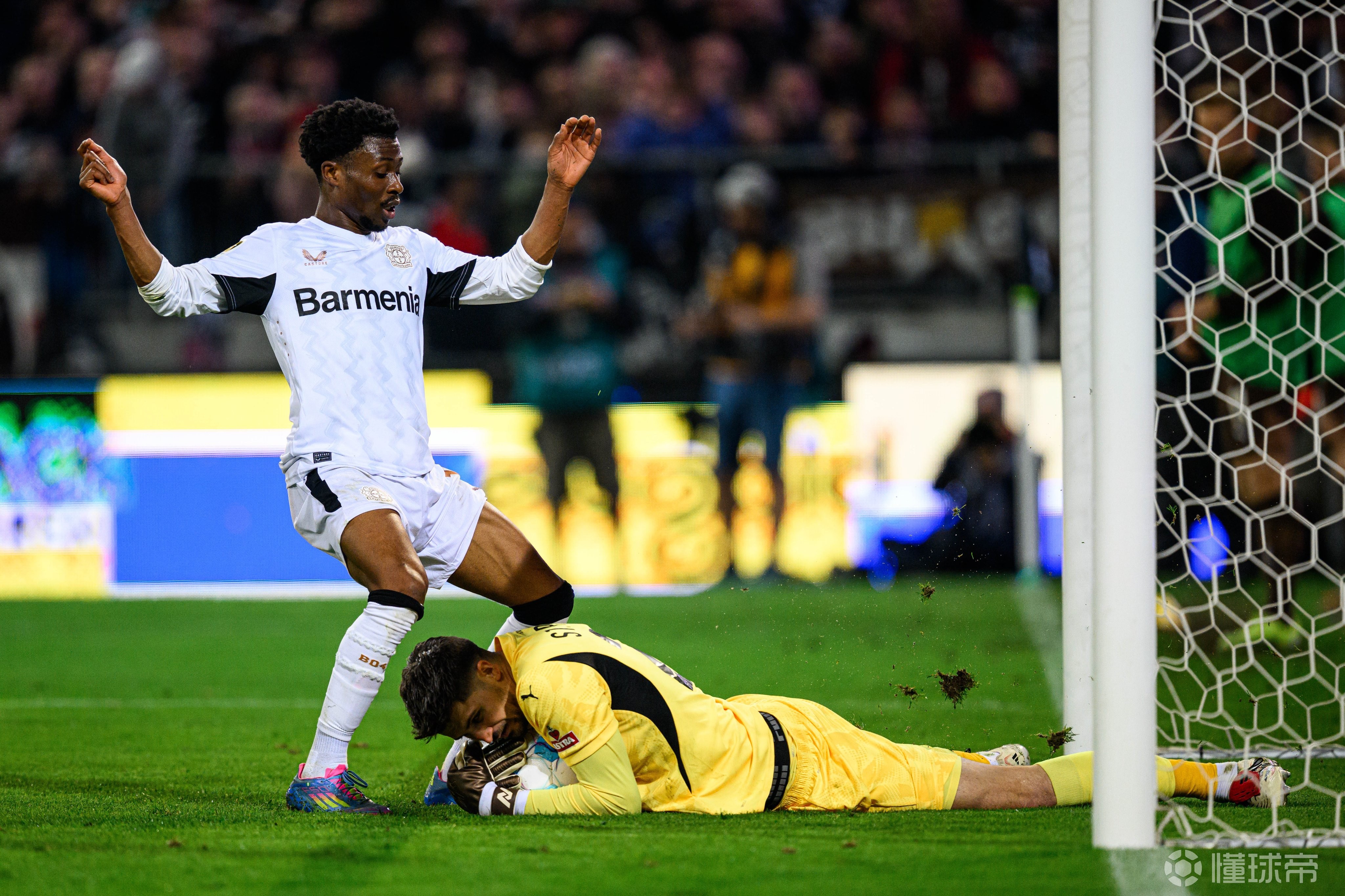 FB体育官方网站-弗赖堡客场逼平勒沃库森，积分榜上升