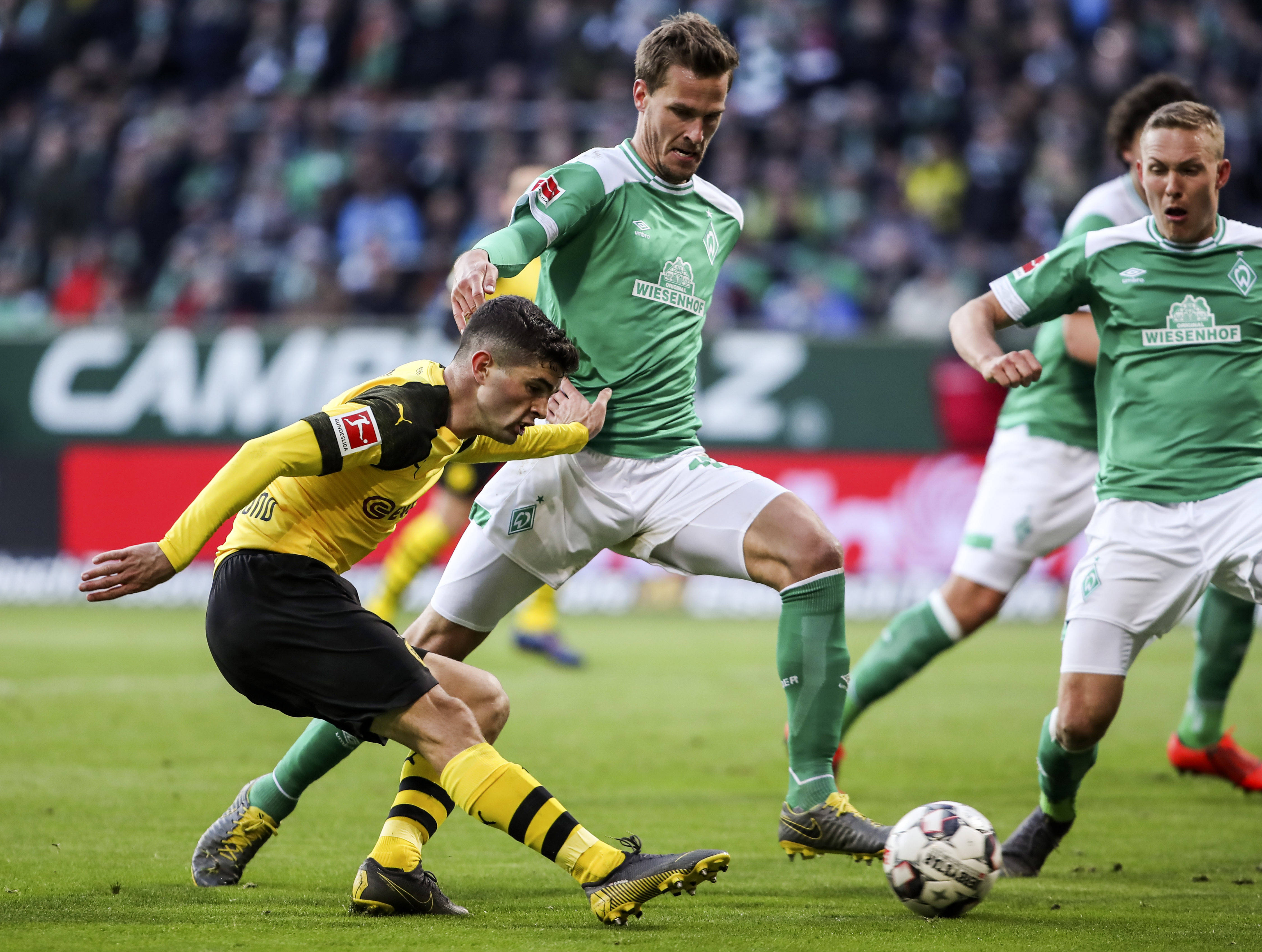 弗赖堡客场逼平勒沃库森,积分榜上升 弗赖堡客场逼平勒沃库森,积分榜上升