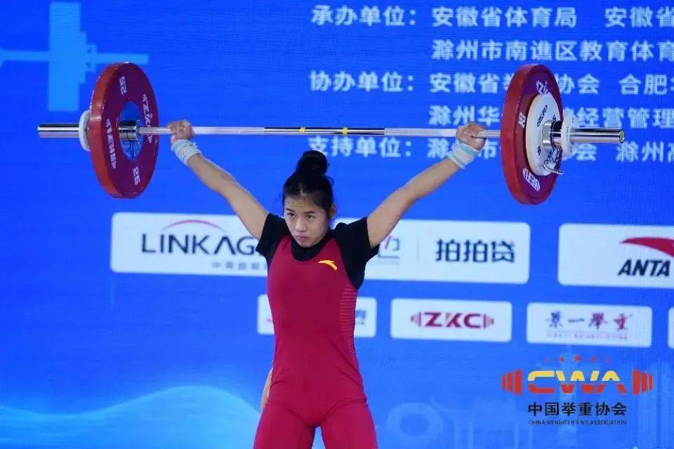 举重选手力破极限,夺冠呼声此起彼伏 举重选手力破极限,夺冠呼声此起彼伏