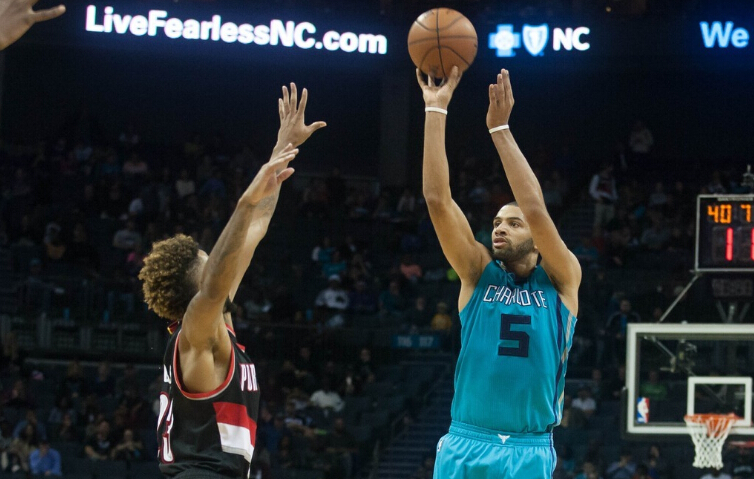 FB体育官方网站-阿尔勒英格斯瓦尔德突破低迷期，展现反弹迹象