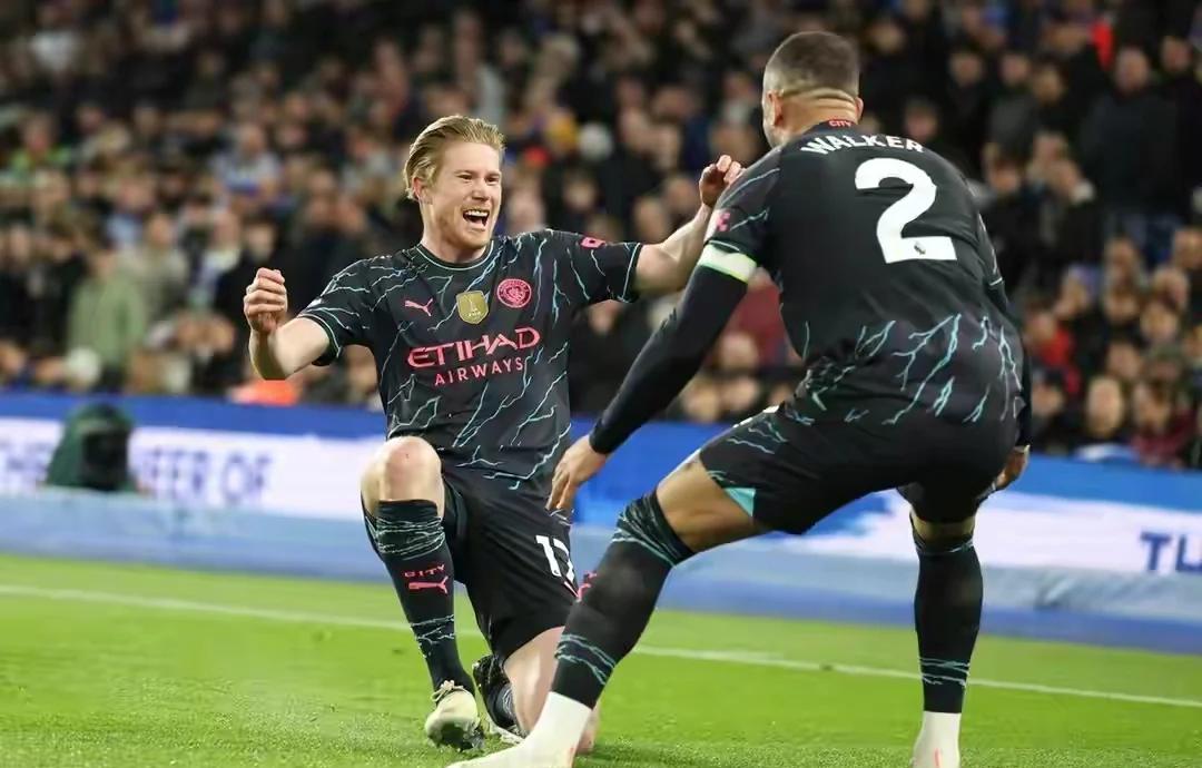 FB体育官方网站-曼城队连续失球，卫冕之路曲折