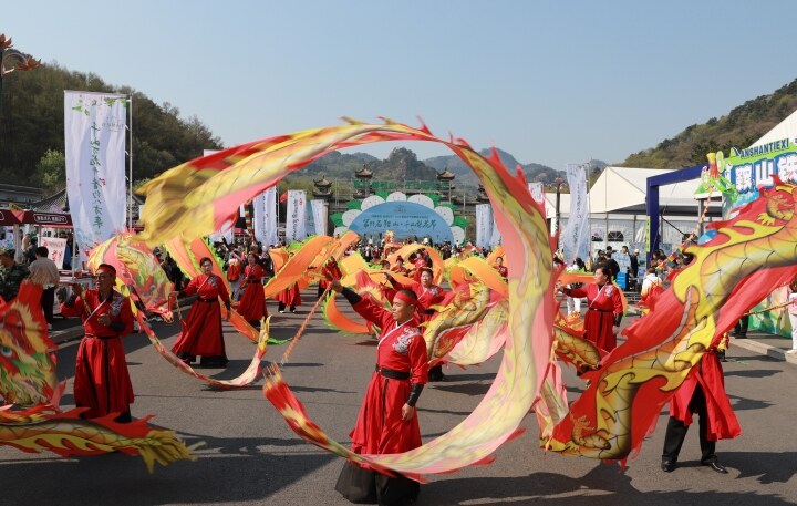 FB体育官方网站-精彩纷呈的比赛场面成为了球迷们的狂欢盛宴