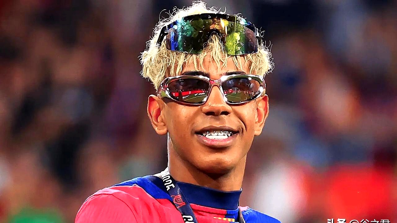 精彩纷呈的比赛场面成为了球迷们的狂欢盛宴