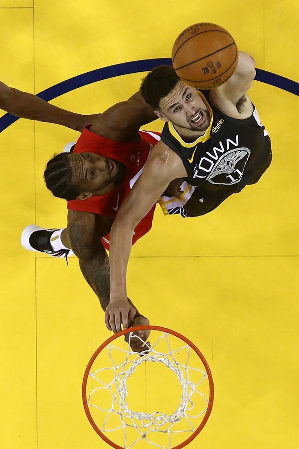 小猛龙仰首欣赏扬尼斯,书豪大获全队赞誉 小猛龙仰首欣赏扬尼斯,书豪大获全队赞誉