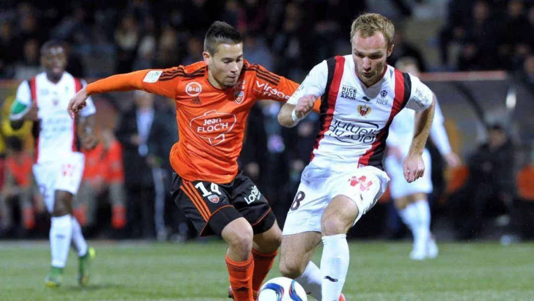 FB体育官网-亚眠成功逆转战胜对手，瞄准法甲前八